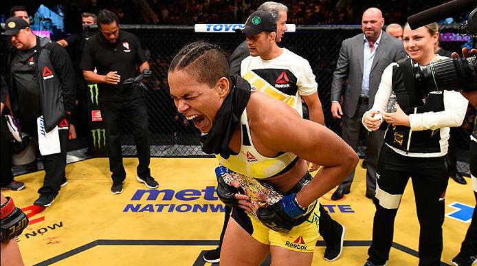 UFC200众星闪耀 新任雏量级女王诞生（视频）