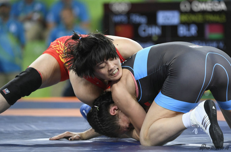 张凤柳摘得女子摔跤75公斤级铜牌：4年努力没白费