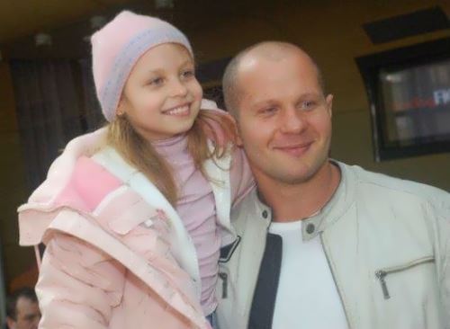 没人性！菲多女儿被殴打住院 只因反对车臣总统办幼儿格斗赛