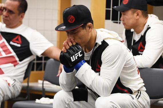 大年初二早晨6点,李景亮期待制霸UFC八角笼给大家拜年