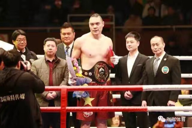 张志磊首局轻松TKO格拉汉姆夺得WBO重量级洲际冠军(视频)