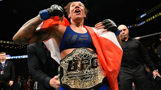 UFC首位女子羽量级冠军兰达米称王 传奇席尔瓦完胜对手