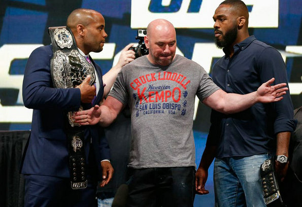 UFC剥夺“骨头”琼斯冠军头衔,科米尔成为现任轻重量级冠军
