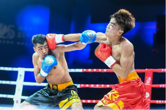 2017大唐地产中国拳王赛厦门站何君君强势晋级,1月将与吕斌争夺金腰带