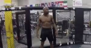 梅威瑟微博发视频进MMA笼子 麦格雷戈：X你的