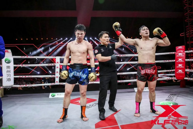 冯兴礼连胜三场晋级70公斤级16强，位宁辉战胜日本拳王