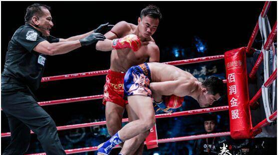 拳时代•龙在东方 青州站落幕，耀威猜2回合肘击TKO结束比赛