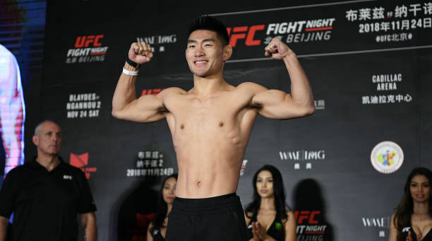 宋亚东训练膝盖受伤遗憾退出UFC 235期比赛