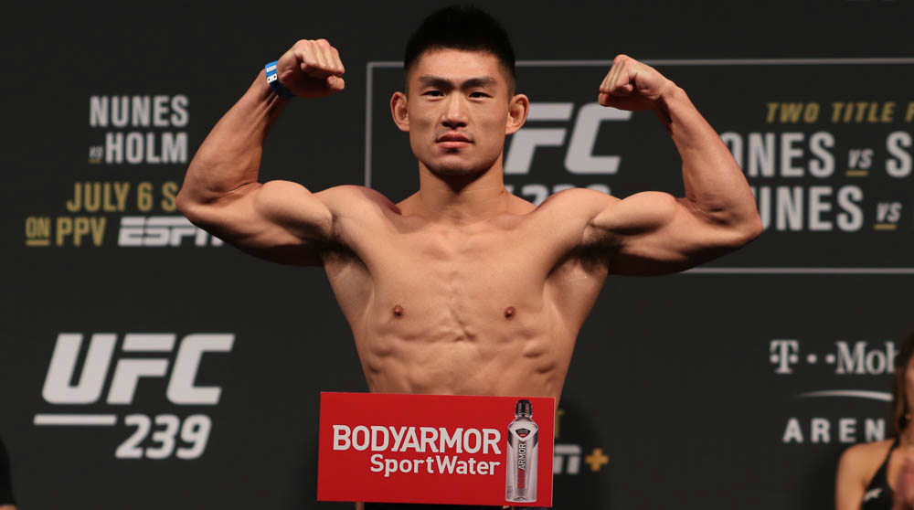 宋亚东冲击排名前15之战！UFC 239赛前称重图集 明天上午PPTV直播