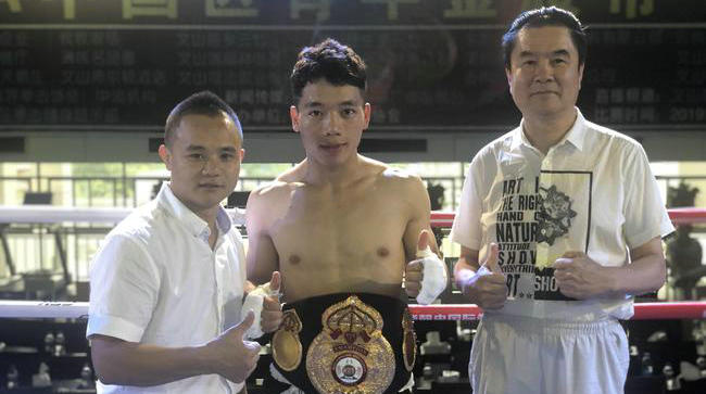 王德康2回合TKO张博 获WBA中国区青年金腰带