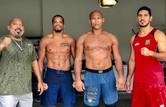 “鳄鱼”索萨正在家中车库备战UFC 249与霍尔的中量级对决