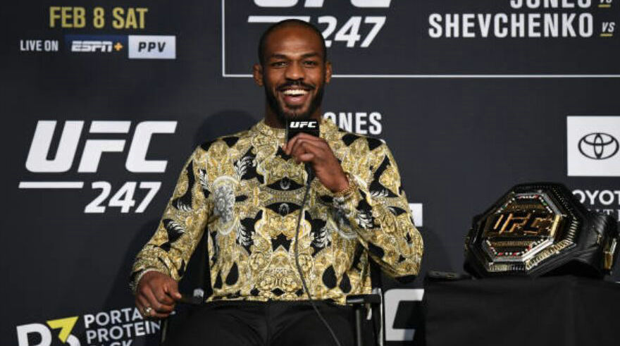 UFC冠军“骨头”乔恩·琼斯再次被捕，被指控酒驾和疏忽用枪