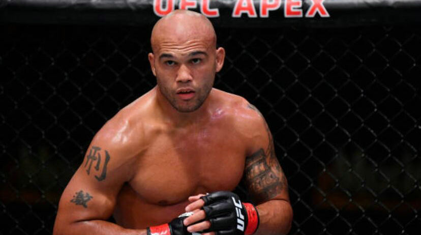 UFC 255：罗比·劳勒因伤退赛，佩里叫阵奇马耶夫