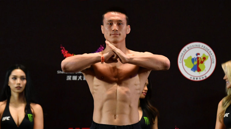 专访UFC选手宋克南：22岁不想上班去练MMA，降体重靠“打王者”坚持，看好张伟丽战胜罗斯