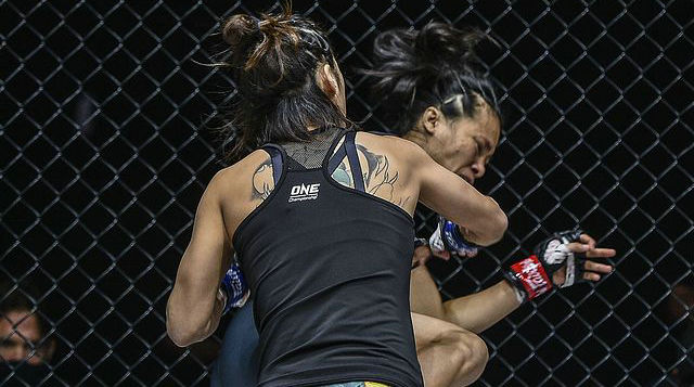 中国女将孟博首回合KO对手取得ONE冠军赛2连胜