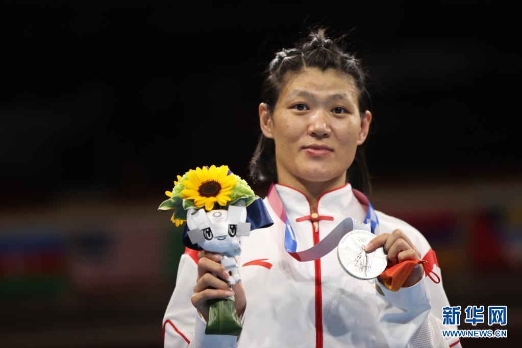 谷红夺得东京奥运会女子拳击69公斤级银牌
