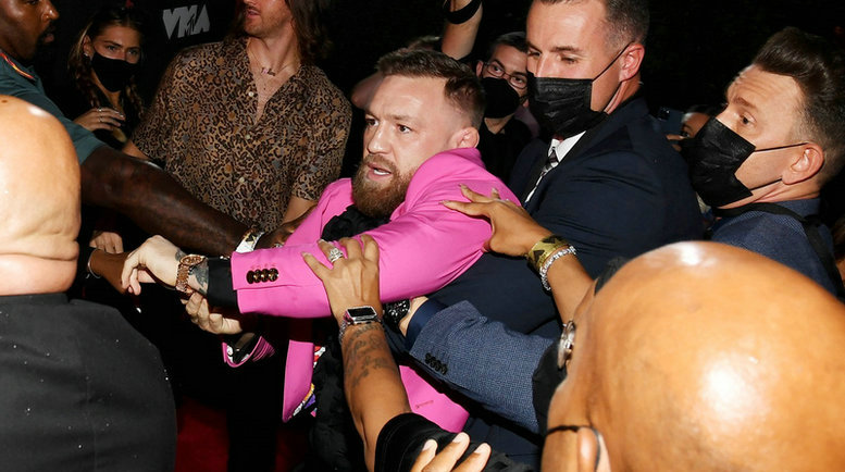 康纳·麦格雷戈在MTV颁奖典礼与说唱歌手发生冲突