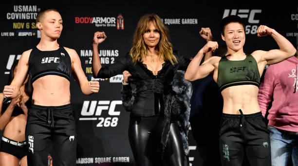 张伟丽称重顺利过关,冠军复出战明日开打!UFC 268赛前称重