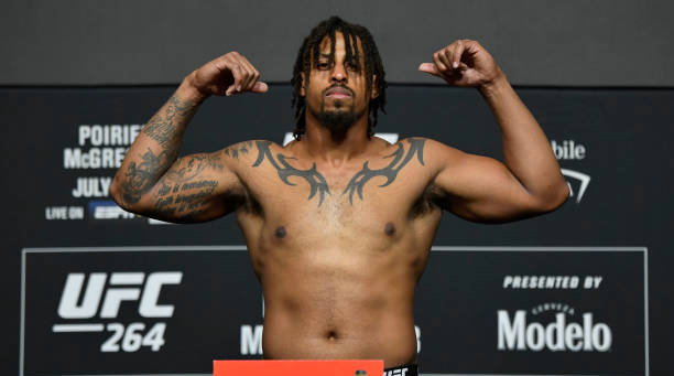 UFC 270:橄榄球明星格雷格·哈迪因伤退赛