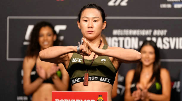 闫晓楠明日出战!UFC 272赛前称重图集