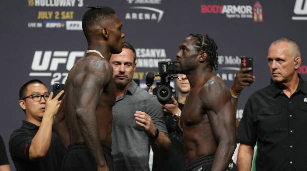 UFC 276赛前称重图集!中量级和羽量级冠军争霸赛领衔