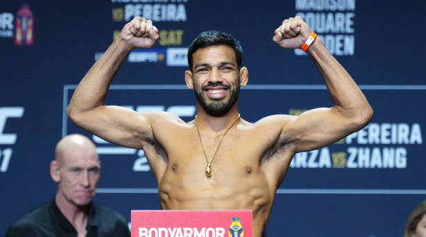 UFC 285:胡里奥·阿尔斯因伤退赛