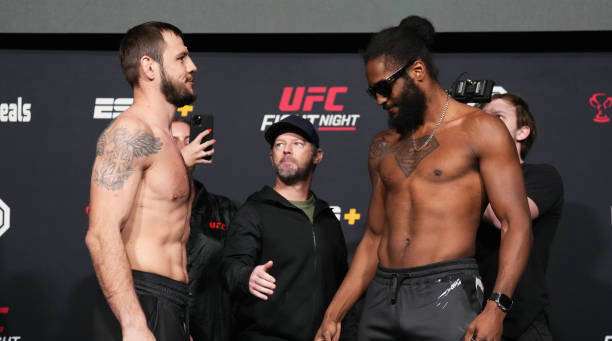 UFC格斗之夜220期赛前称重图集!克雷洛夫VS斯潘