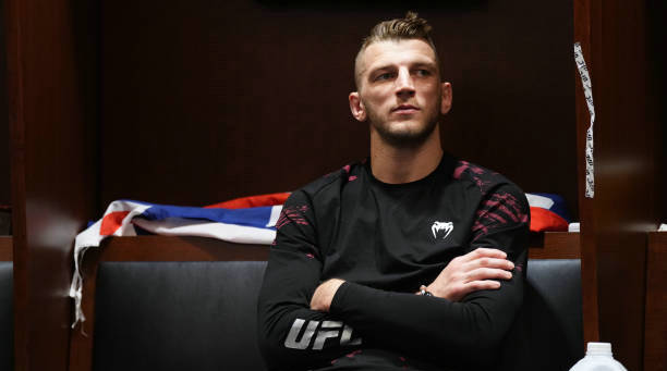 UFC 285:丹·胡克因伤退赛