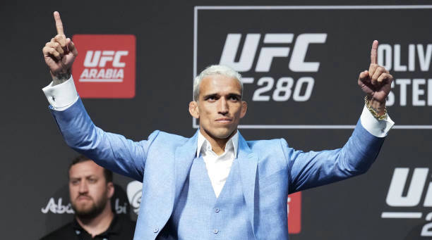 UFC 288:查尔斯·奥利维拉因伤退赛