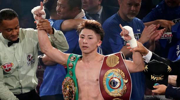 井上尚弥第八回合TKO富尔顿夺得WBC和WBO超雏量级金腰带