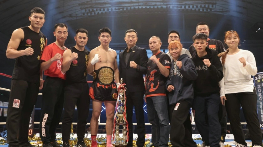 欧阳锋第二局KO夺得K-1金腰带,刘策首局KO获胜