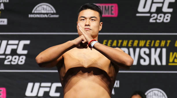 中国选手张名扬明日出战!UFC 298赛前称重图集