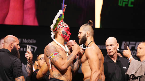 UFC 303:轻重量级冠军争霸赛领衔!赛前称重图集