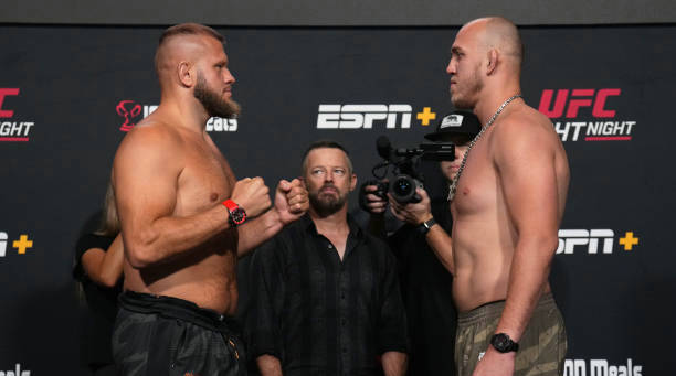 UFC格斗之夜:迪布拉vs斯皮瓦克2!赛前称重图集
