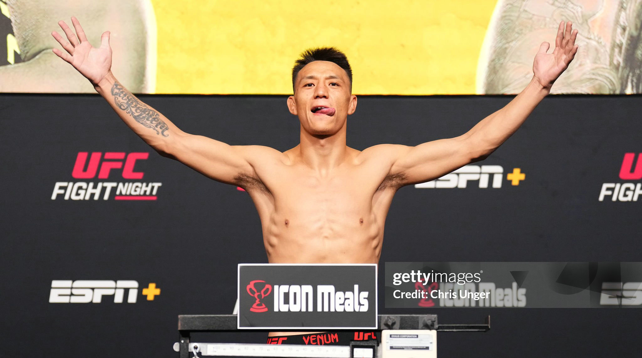 茸主与益扎明日出战!UFC格斗之夜赛前称重