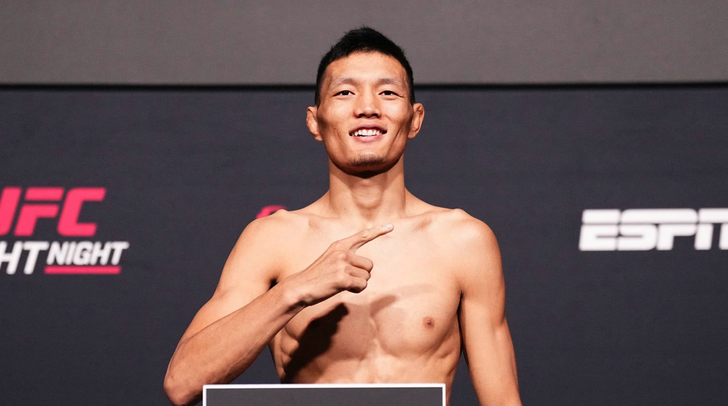 苏木达尔基明日出战!UFC格斗之夜赛前称重