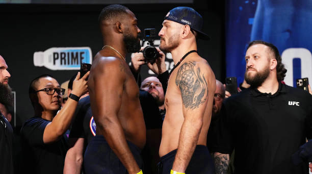 UFC 309赛前称重!重量级冠军争霸赛领衔