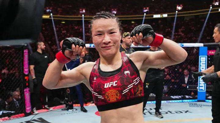 张伟丽获2024年度最佳女子选手奖!
