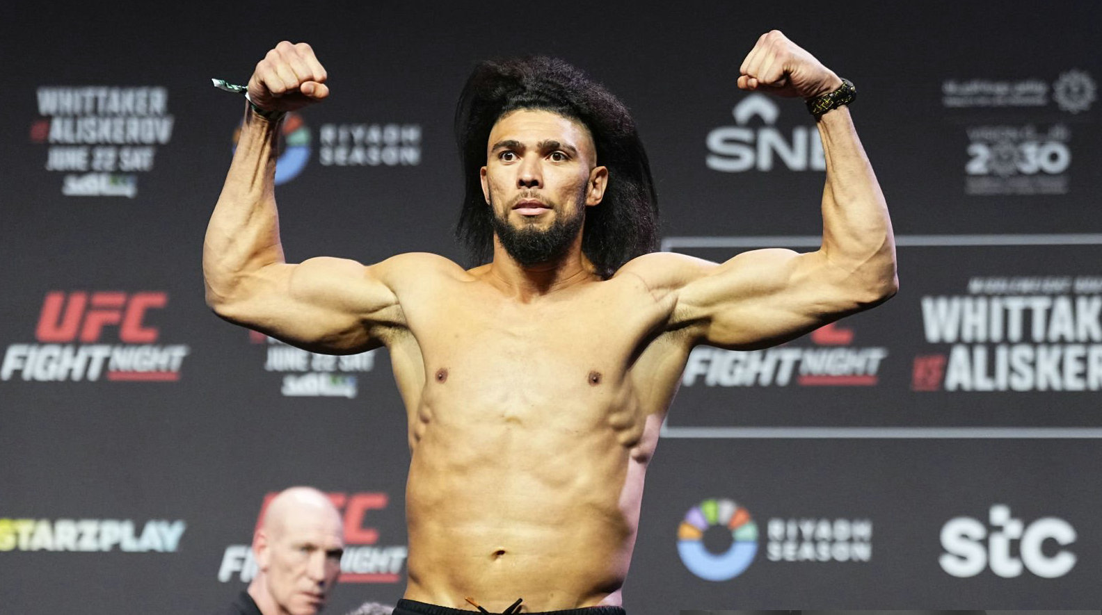 UFC 311:强尼·沃克因伤退赛