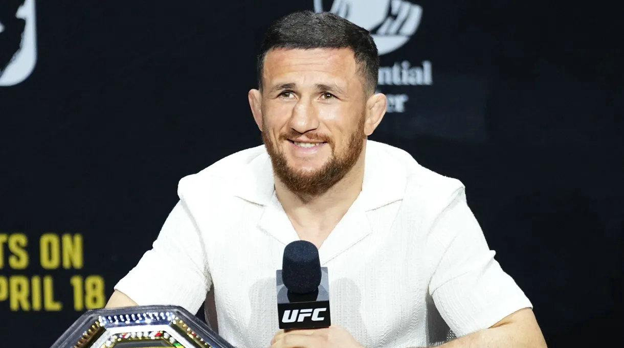 UFC冠军梅拉布·德瓦利什维利再次赛前公布自己受伤照片