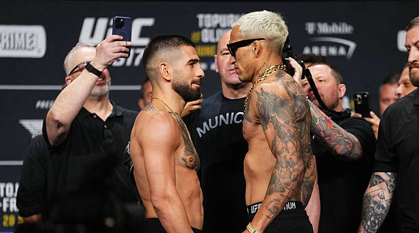 UFC 317赛前称重！轻量级与蝇量级冠军战明日开打