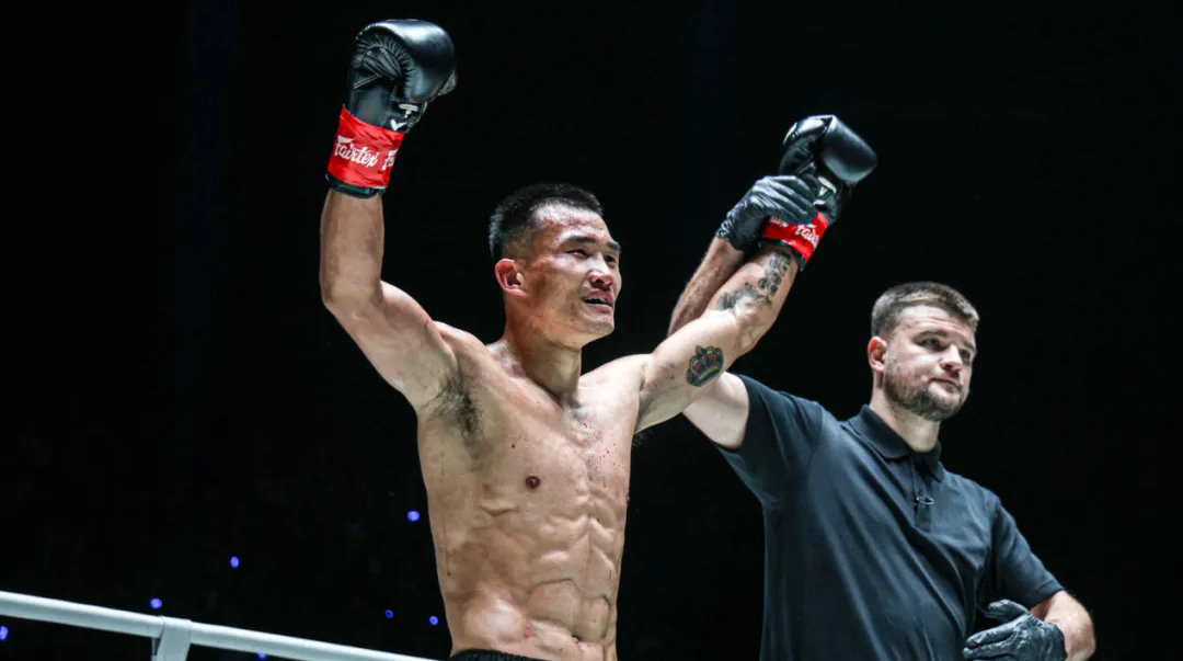 ONE周五格斗夜124战报：赵崇阳第二回合KO对手，叫阵罗唐武尊誓夺金腰带！