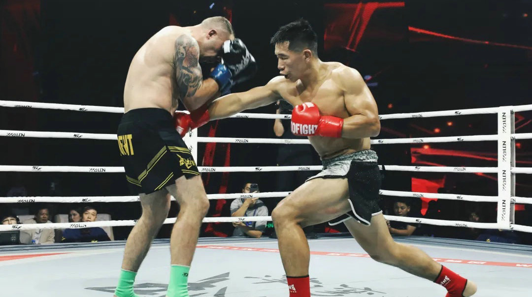 武林风554战报 | 乔治TKO金鹰卫冕，韩文豹苦战憾负