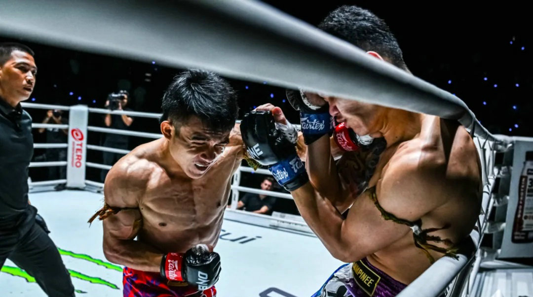 ONE周五格斗夜127战报：沃拉蓬首回合TKO获胜