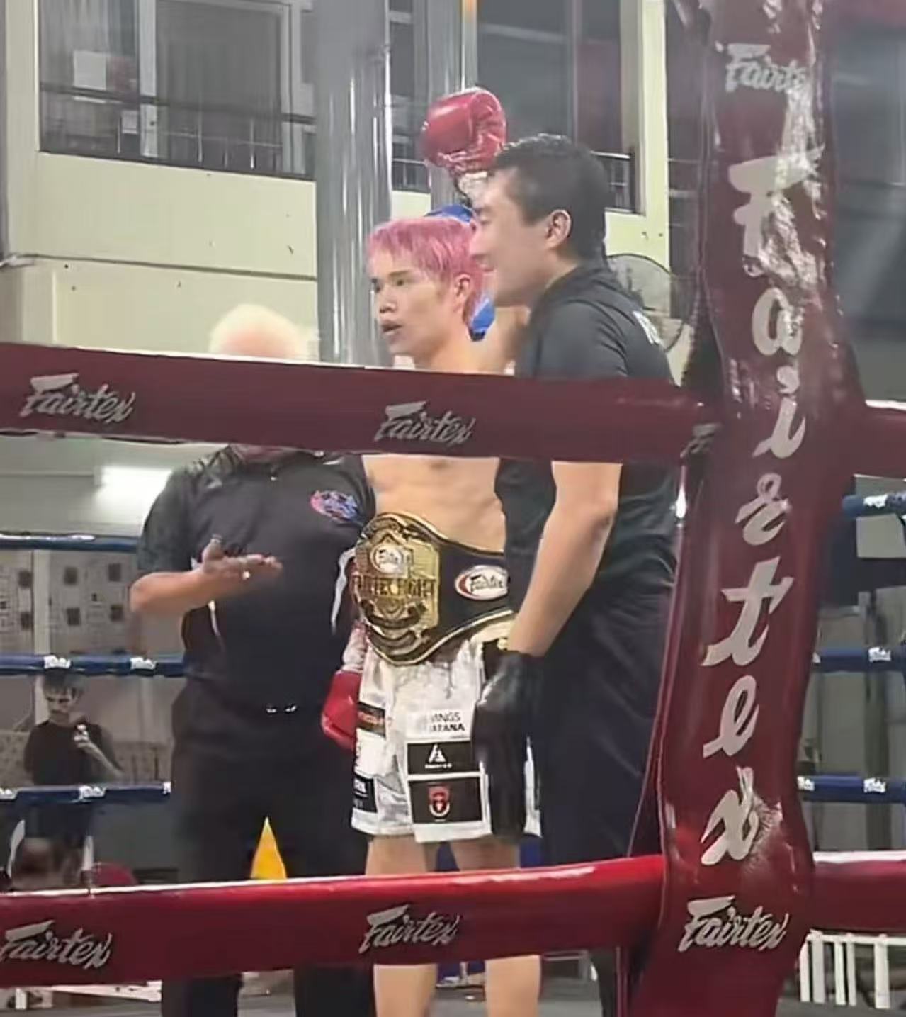 清迈fairtex fight:中国选手吴嘉辉KO泰国小将猜蒙坤斩获金腰带