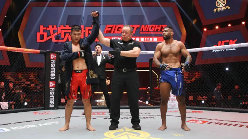 库尔班江、亚历山大锁定次中量级决赛席位，图拉、阿曼哈力夺得轻量级决赛入场券 | JCK觉城之夜N110战报