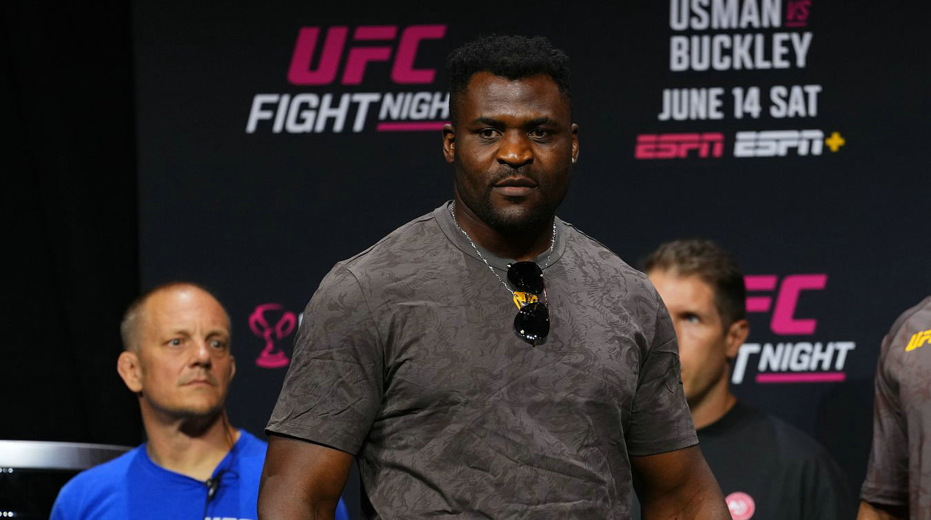 纳干诺表示汤姆被插眼退赛是正确选择，自己跟琼斯才是最强对决