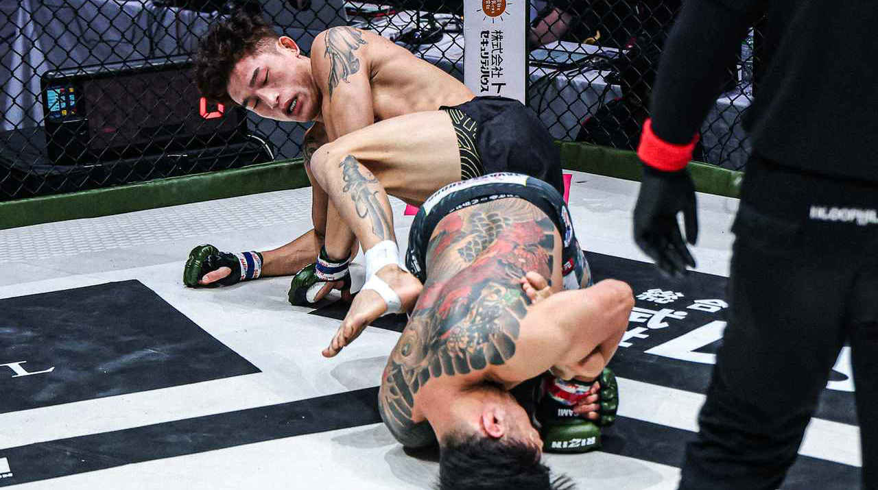 李云峰被首局降服告负，伊泽星花卫冕RIZIN金腰带