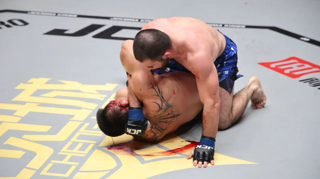 鲁斯塔姆别克再下一城，杨兴强、阿扎特别克续写胜绩 | JCK觉城之夜N111战报