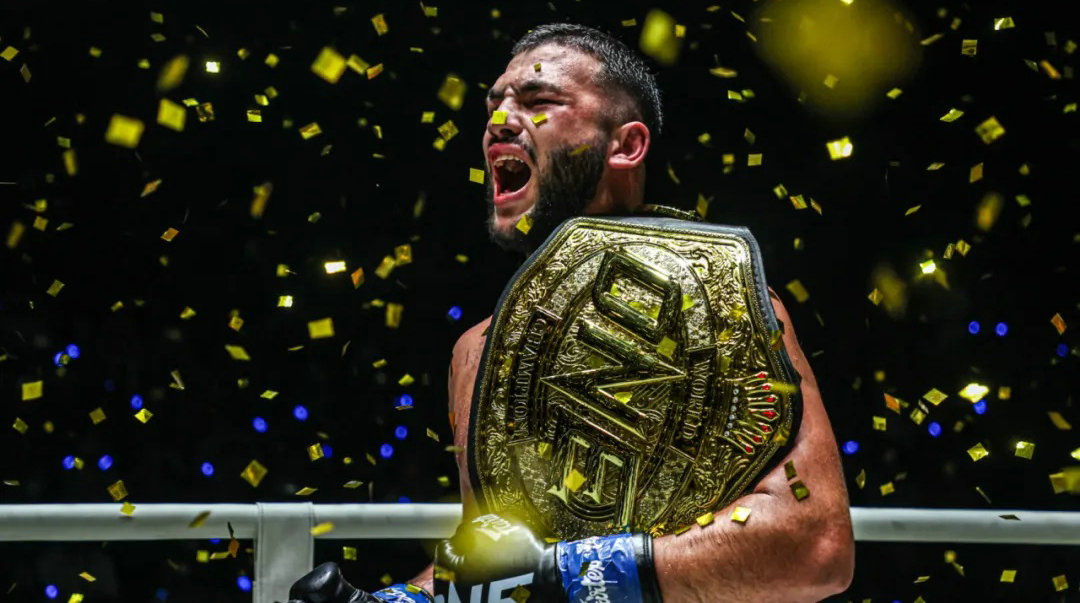 ONE巅峰系列赛37战报：阿格德韦战胜罗曼夺得重量级金腰带